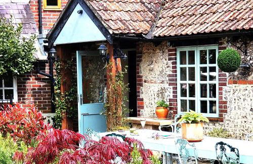 Escape the Ordinary - Photo 4