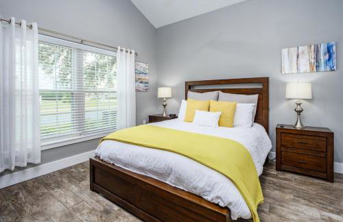 Gorgeous Modern 6BR South Facing Private Pool Hot Tub BBQ Theater 2 Miles Disney - Foto 24