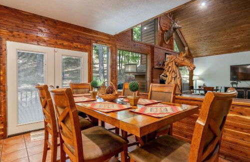 Luxury Rock Creek Cabin w Deck by Lake Hamilton - Foto 10