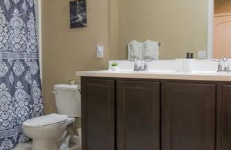 Gated townhouse with 2 suites, heated pool, hot tub - Photo 31