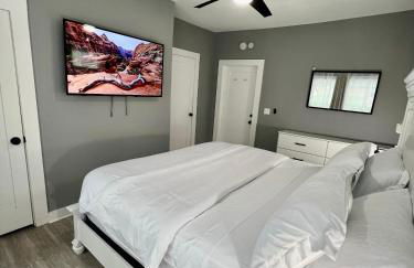 Calm 4BR-3BA 10 min DT Airport by LSP Homes - Foto 16