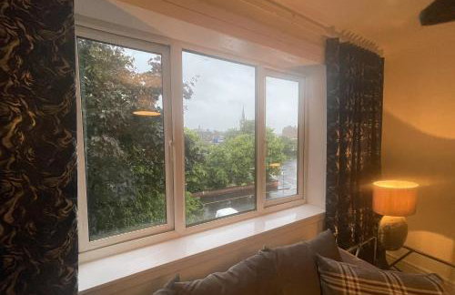 Renfrew Town Centre Easy Link to Glasgow City - Pass the Keys - Foto 9