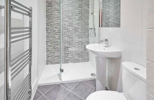 Modern Home with Garden, Corby - Foto 15