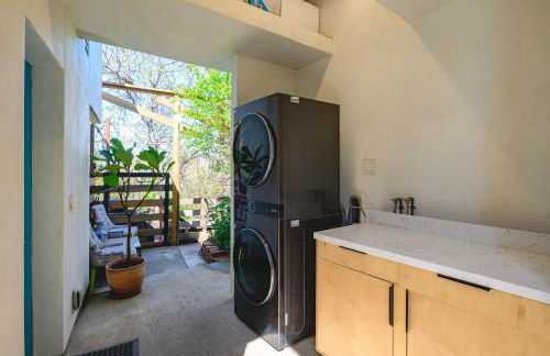 Scenic Retreat with Deck & Stunning Views in LA - Foto 18