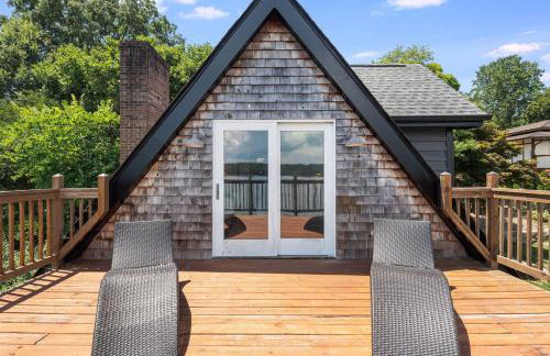 North Shore Lake - Lakefront Escape, Dock Access and Mountain Views! - Photo 12