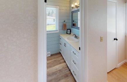 Waterfront retreat w/ wraparound deck & BBQ - Foto 22