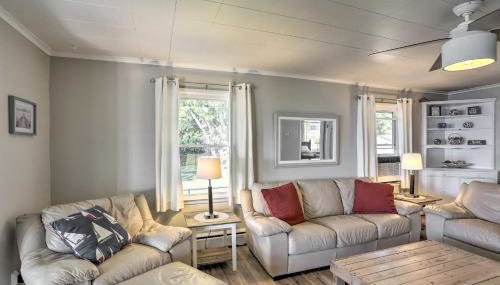 Lakefront Cottage with Fishing and Private Yard! - Foto 5