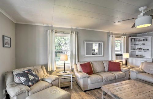 Lakefront Cottage with Fishing and Private Yard! - Foto 5