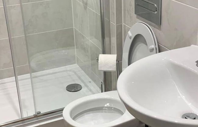 Inviting 2-bed Apartment in Grays - Photo 15