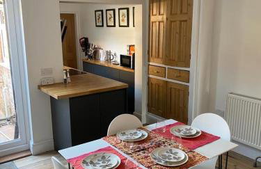 Comfortable 2 bedroom home from home with parking - Foto 1