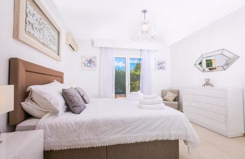 Casa Juana is a modern, luxury, exclusive, 6 bedroom villa. - Foto 24