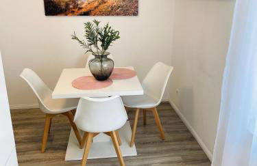 Prime Host Balcony Apartment - Photo 10