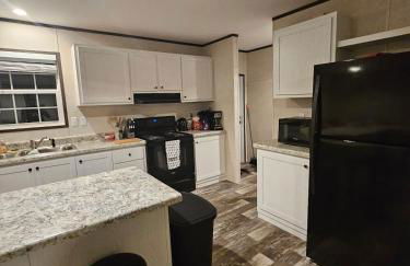 Fun, relaxing, charming retreat - Photo 14