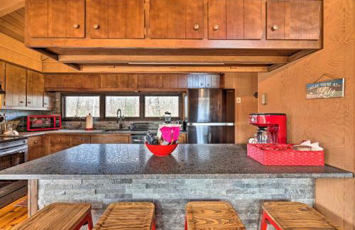 Fire Pit and Grill Lakefront Poconos Cottage! - Foto 15