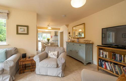 Willow House in Knodishall, Sleeps 7 - Only a short drive from Aldeburgh, Thorpeness & Snape Maltings - Managed by Aldeburgh Coastal Cottages - Foto 5