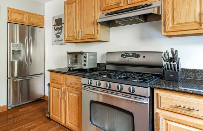 Family Fun Oasis Hot Tub Steam Room Pool Stream Firepit Games - Foto 25