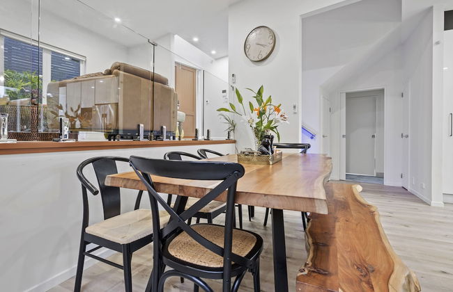 High-end Modern Villa Spa Pool & Views - Photo 16