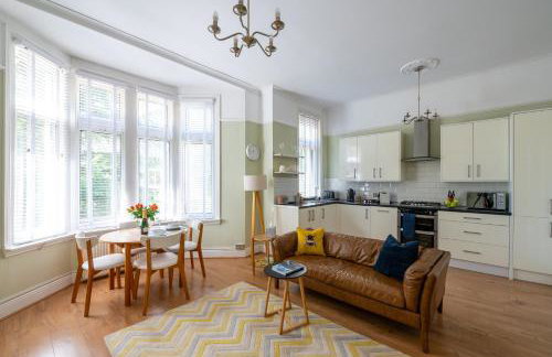 Prime Location Cardiff Pontcanna Modern 2 Bedroom Apartment with Privat Parking - Foto 1