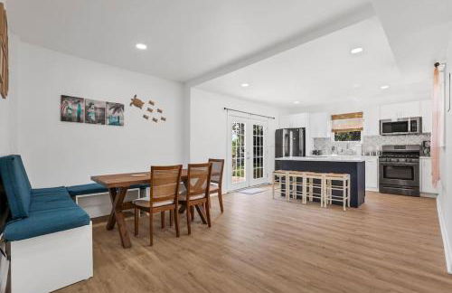 Beach house - 3BR Beach Gem - 30ft to Sand & Walk to Amusement Park - Foto 16