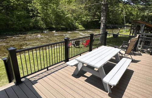 Jay Peak Getaway on Trout River - Foto 41