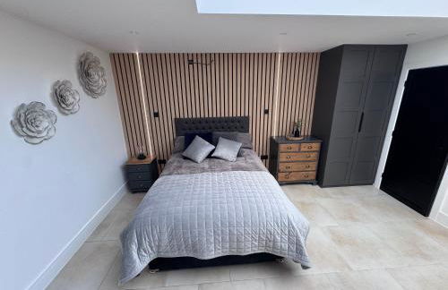 The Hide Away By The Garden Spa Stays - Hot Tub - Foto 20