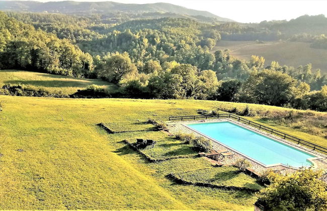Umbrian Farmhouse Retreat With Private Pool and Garden - Foto 11