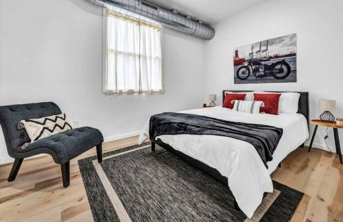 Stylish And Roomy Full House Dtwn - Photo 73