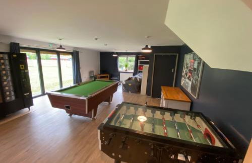 Stunning railway carriage with private hot tub - Photo 18