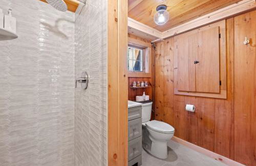 Modern Lux Cabin w Mtn Views and Fire Pit - Foto 32