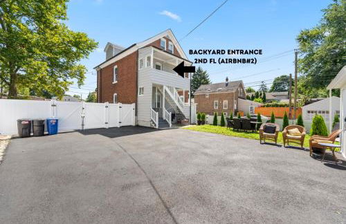 NYC Access 4BR Duplex Sleeps 10, Free Parking - Foto 37