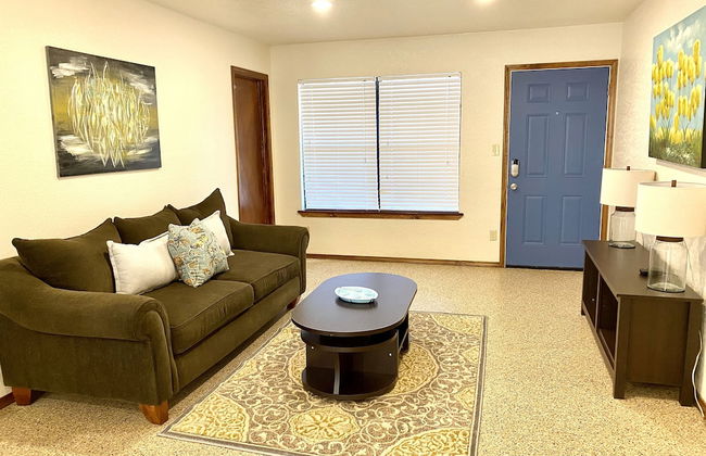 Garage Studio near OUSHC Hospital - Photo 23