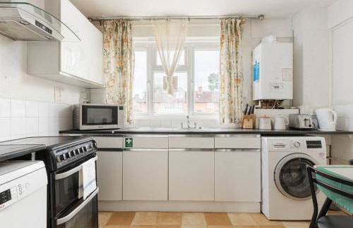 New! Inviting 1BR Flat by Richmond Park with Parking - Foto 8