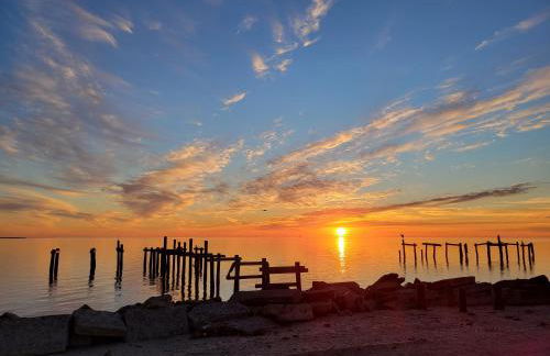 Bay Front Home with Spectacular Sunrise Views - Foto 7