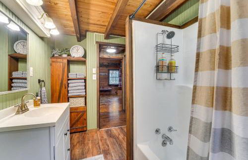 Family-Friendly Tyrone Cabin with Deck Near Hiking - Foto 10