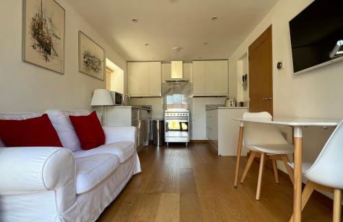 Whitley Old Garage - Photo 93