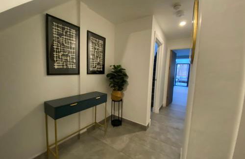 2 bedroom duplex apartment close to UHW & city centre - Foto 23