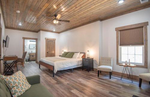 Tucked away in the woods - minutes to the New River - Acreage to explore! - Foto 21