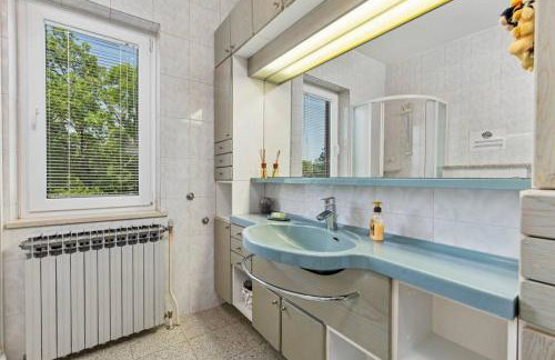 Holiday house with swimming pool - Photo 49