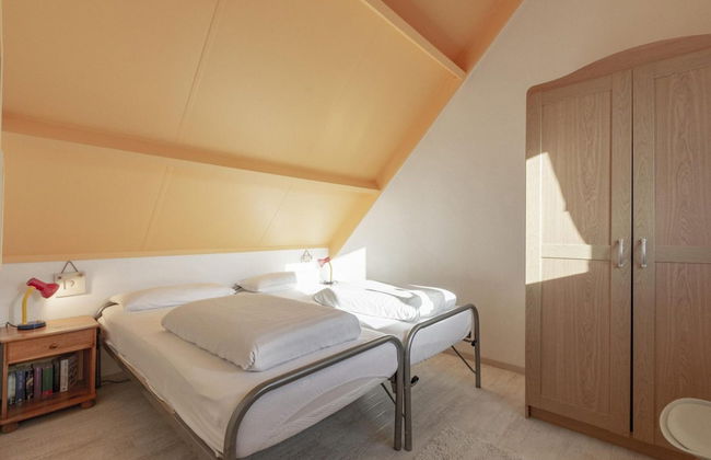 Cozy Holiday Home With Terrace - Photo 2