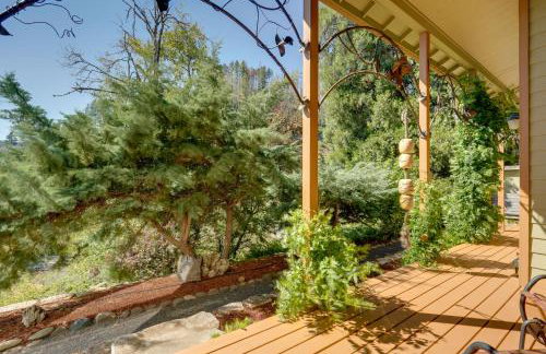 On McKenzie River! Home with Scenic Sunroom - Foto 33