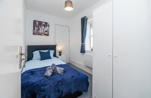 4BR New Build - Near Ferry Port - Great for Groups - Foto 4