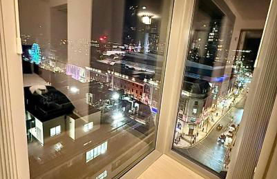 Award Winner of 2026 &2025 traveller & Best guest rated apartment, two bedroom, #1 Leeds city centres most central location, Great 180 degree views,balcony , PARKING onsite, Netflix & WiFi - Foto 60