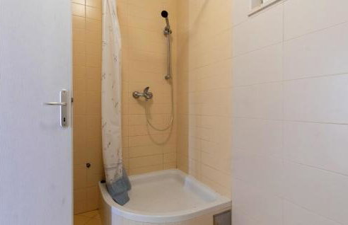 2 Bedroom Amazing Apartment In Klek - Photo 14