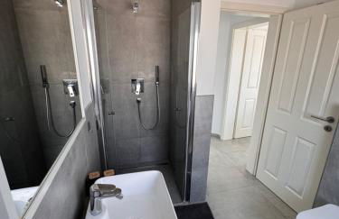 Neubau Penthouse - mit schöner Aussicht - 15min von Köln - Photo 8