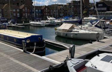 Entire Boat at St Katherine Docks 2 Available select using room options - Photo 75