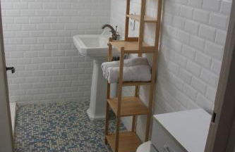 GITE chez mamie - 7 personnes A SAINTE LIVRADE SUR LOT - Foto 8