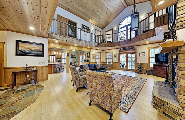 Round House on Round Lake - Photo 13