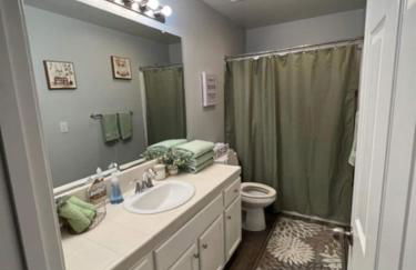 Cadbury 4BR Outdoor Kitchen Sleeps 8 Peaceful - Photo 18