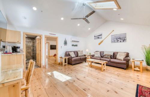 #4 Cottage Like Suite with Private Hot Tub - Foto 1