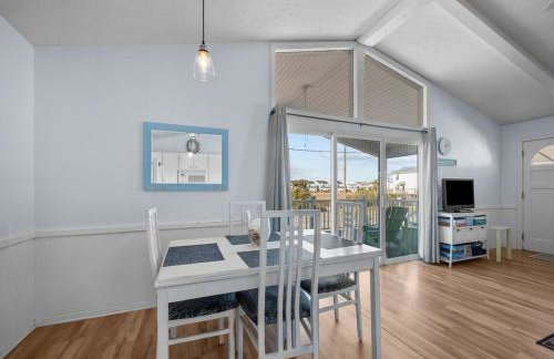 Pets OK Beach Home, Short Walk Beach Access, and Views - Foto 26